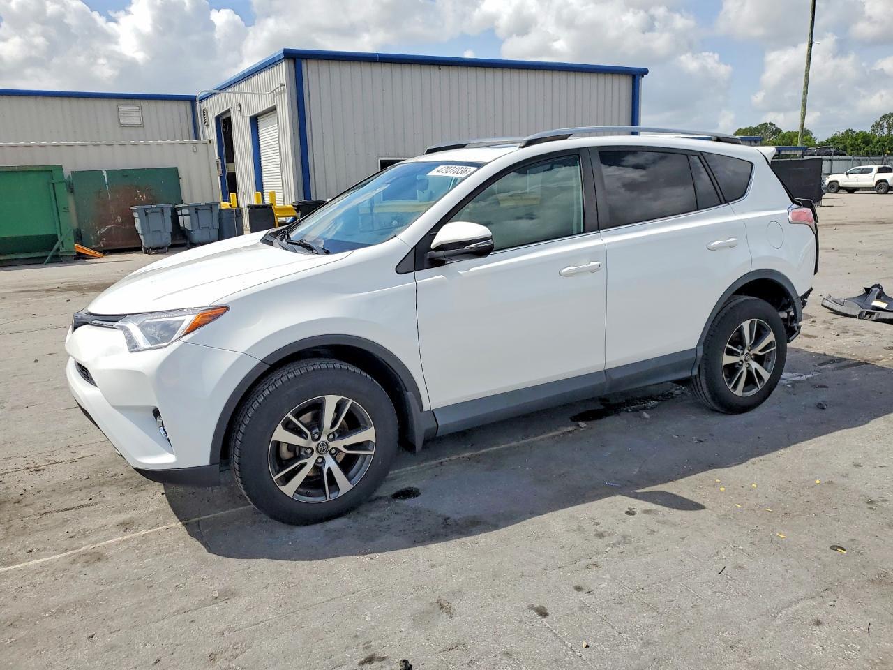 2T3WFREV2HW380273 2017 TOYOTA RAV4 photo no. 1