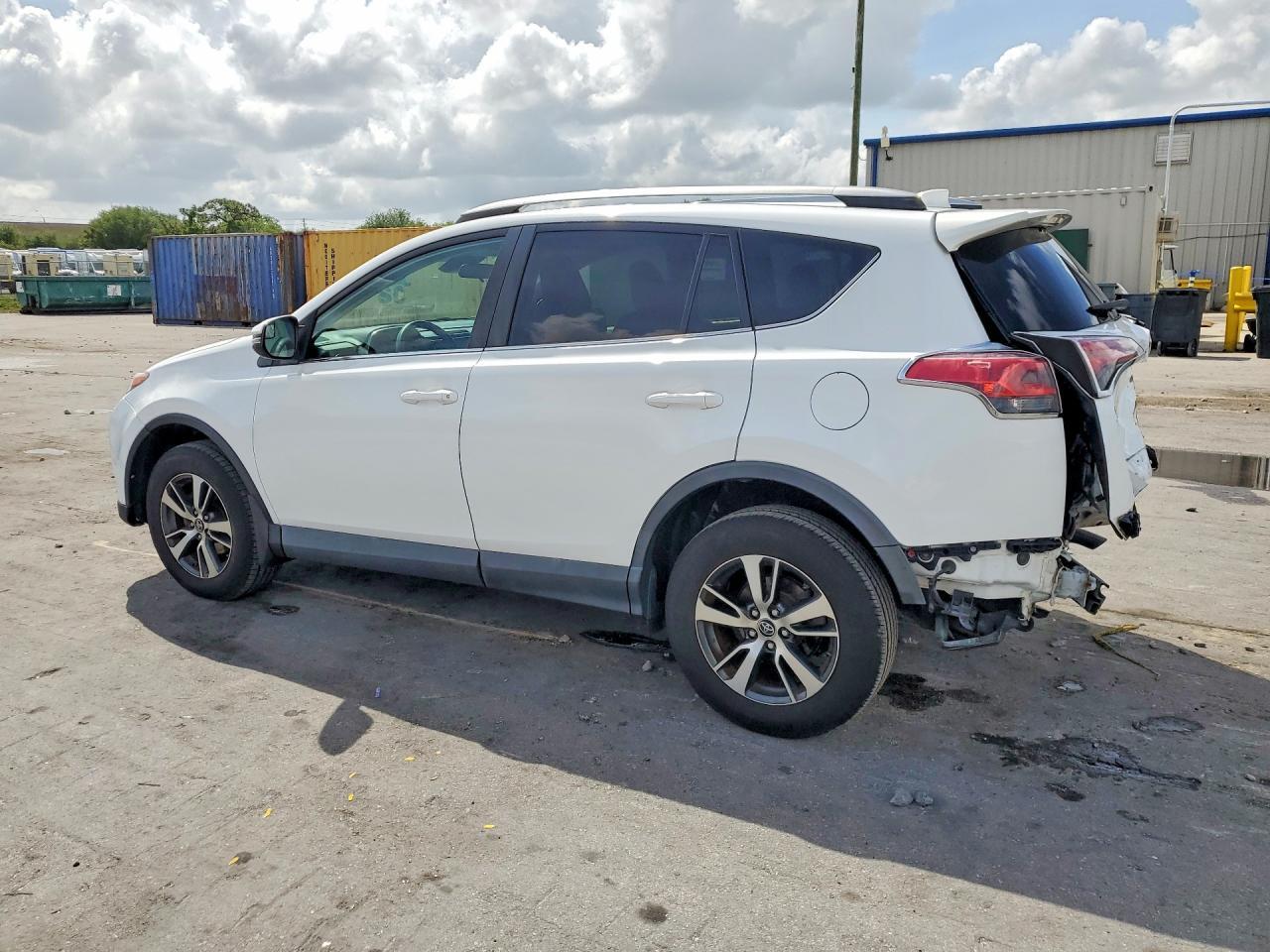 2T3WFREV2HW380273 2017 TOYOTA RAV4 photo no. 2