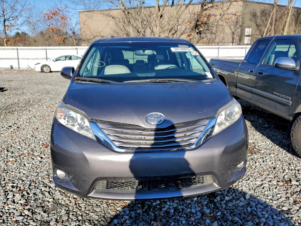 2017 TOYOTA SIENNA XLE — Фото 5 из 13