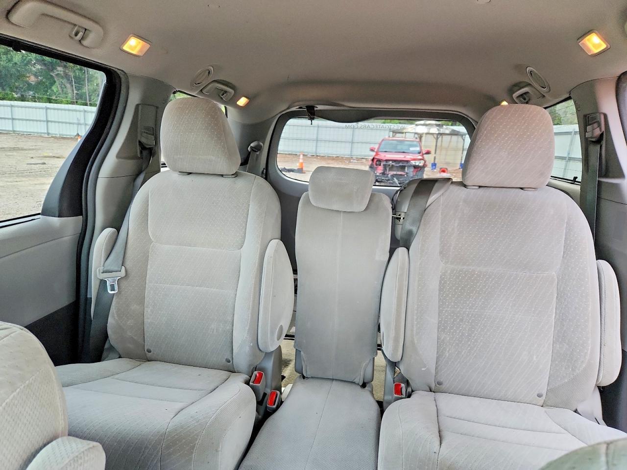5TDKZ3DC8HS853565 2017 TOYOTA SIENNA photo no. 10
