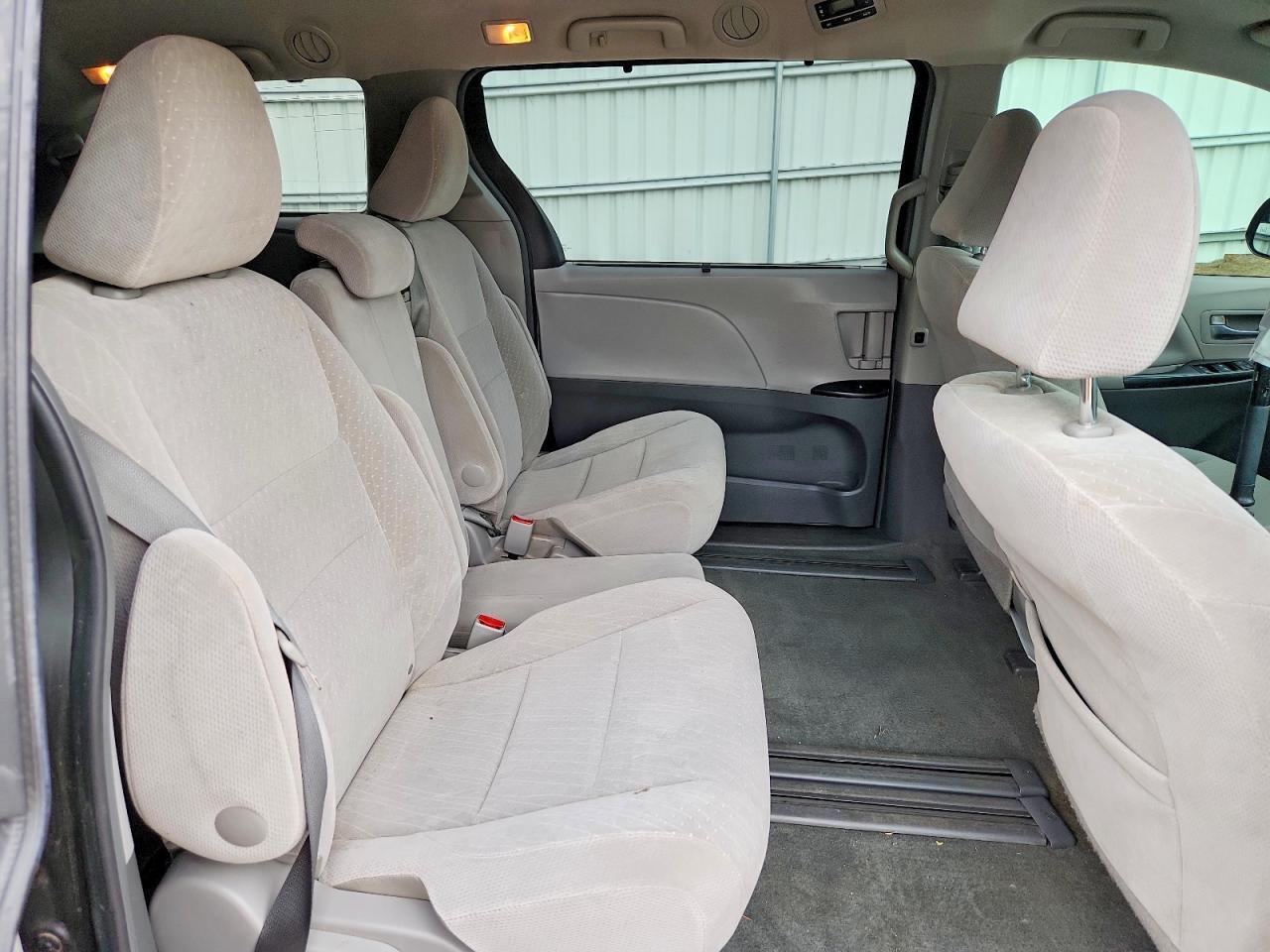 5TDKZ3DC8HS853565 2017 TOYOTA SIENNA photo no. 11