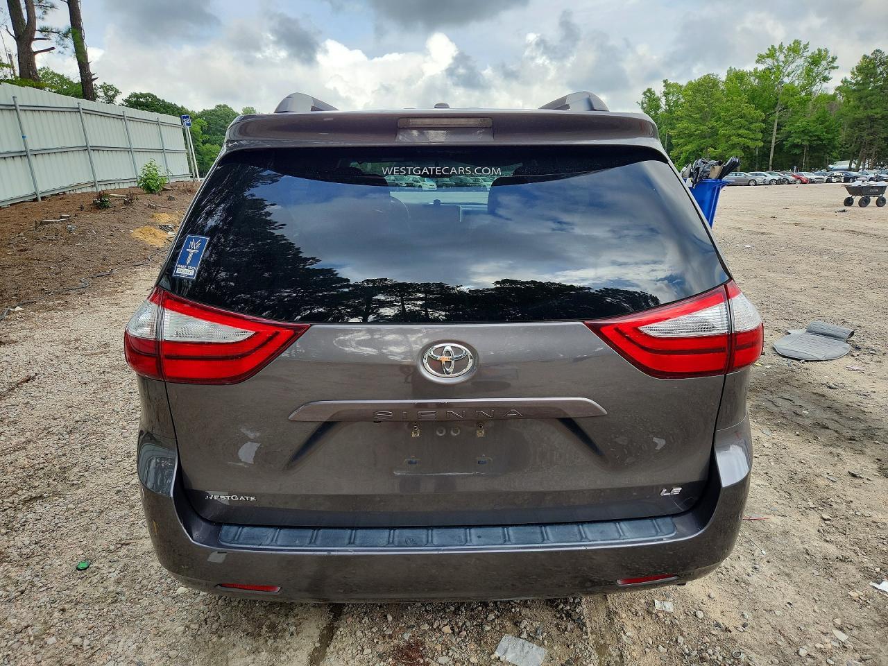 5TDKZ3DC8HS853565 2017 TOYOTA SIENNA photo no. 6