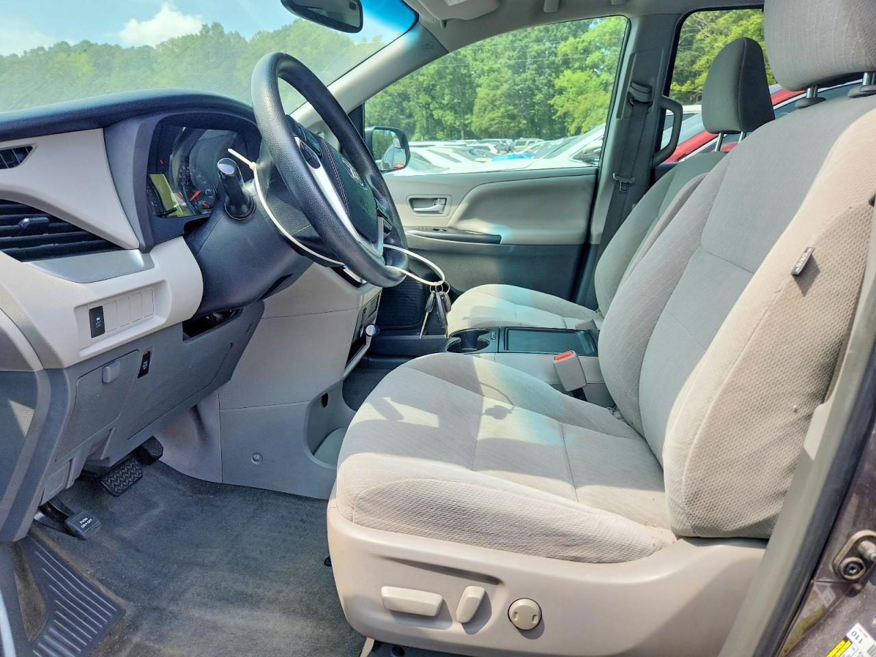 5TDKZ3DC8HS853565 2017 TOYOTA SIENNA photo no. 7