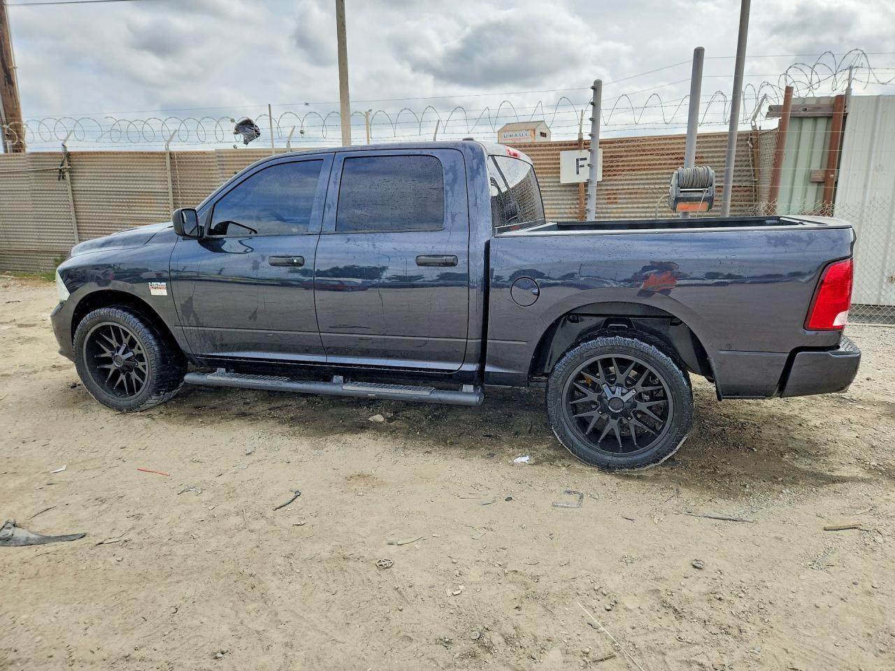 2014 RAM 1500 ST — Фото 2 из 12