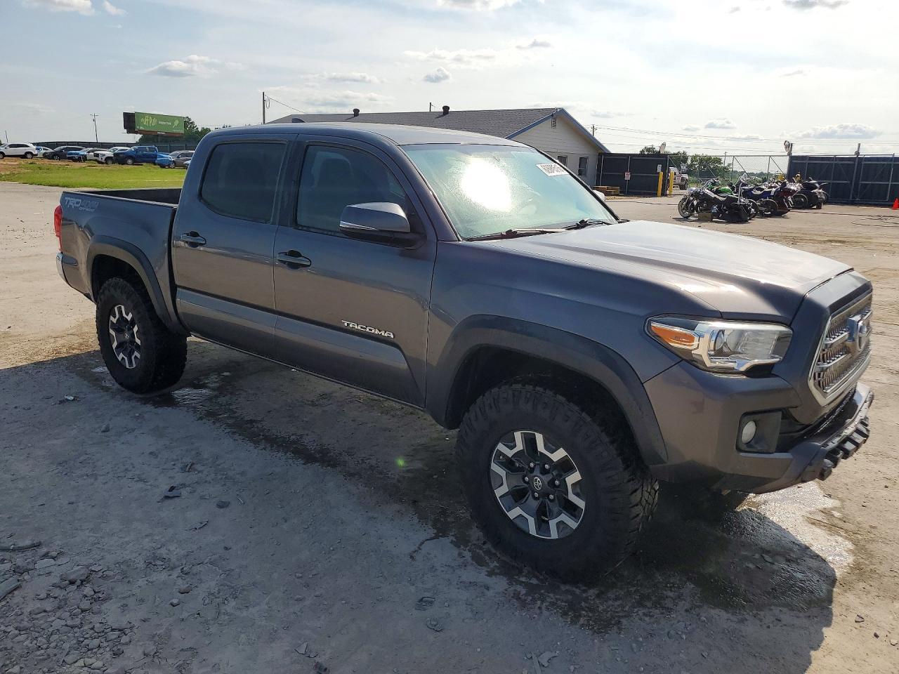 2017 TOYOTA TACOMA TRD OFF-ROAD — Фото 4 из 12