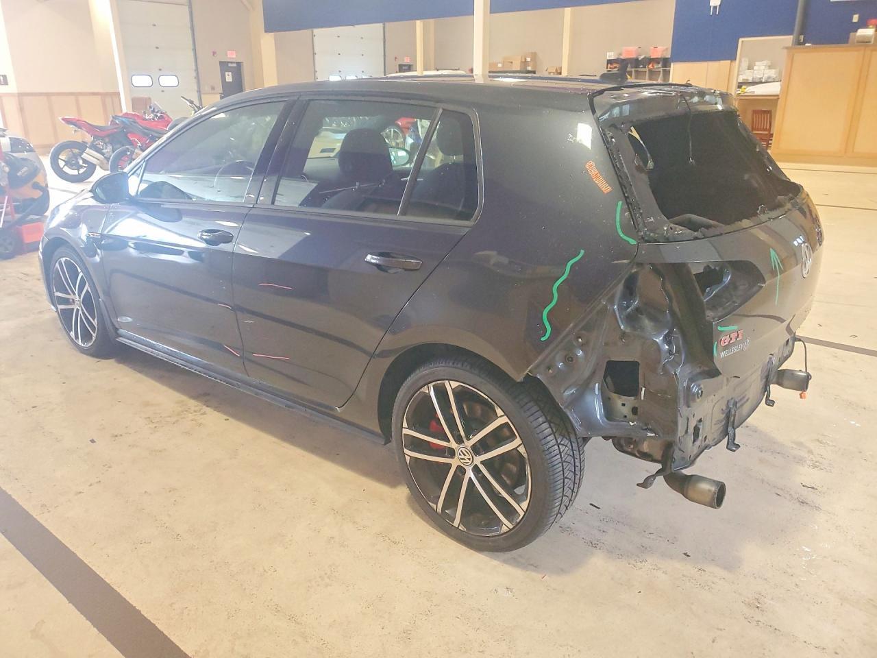 2017 VOLKSWAGEN GTI S/SE — Фото 2 из 12