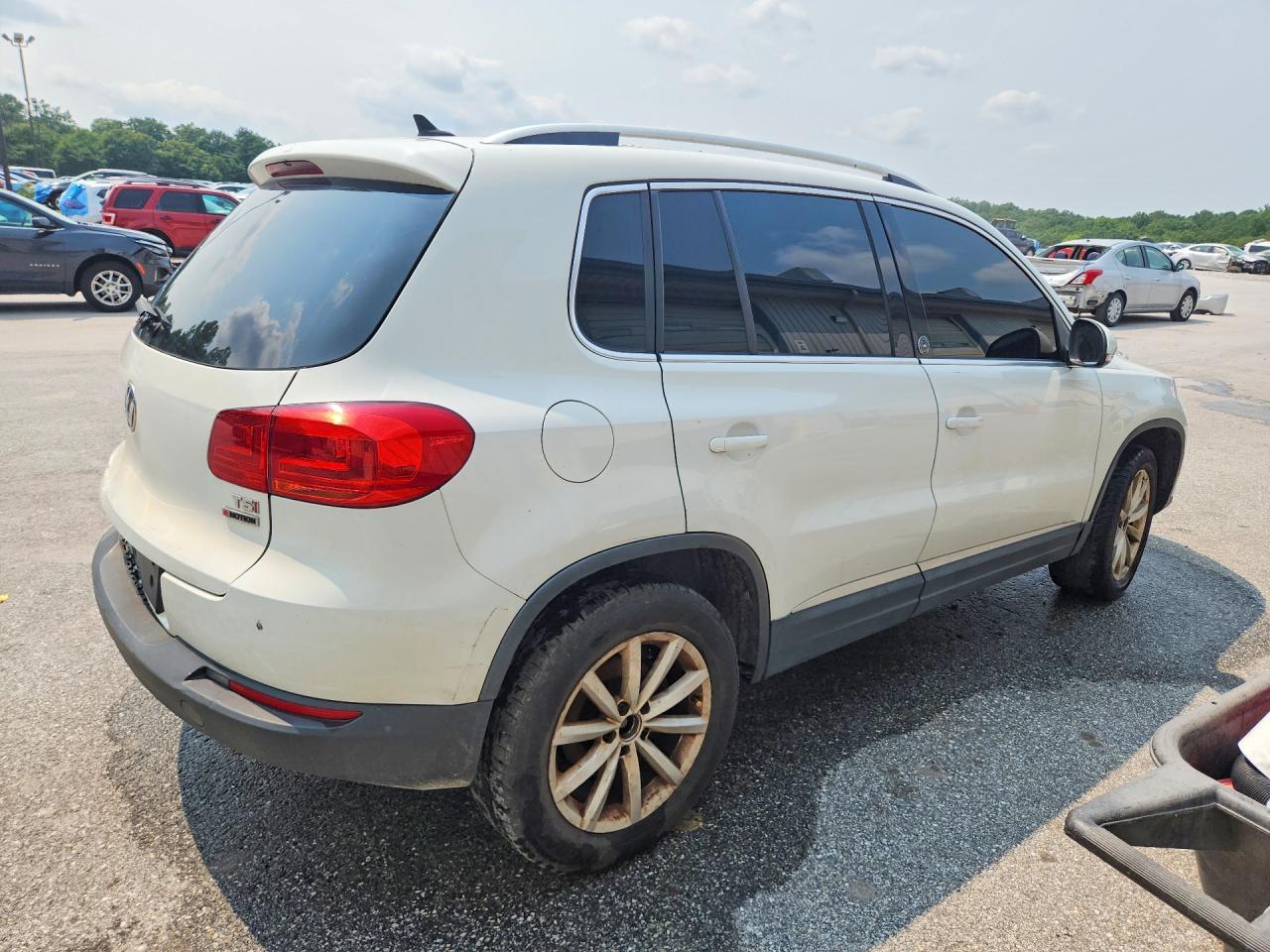 2017 VOLKSWAGEN TIGUAN 2.0T WOLFSBURG EDITION — Фото 3 из 13