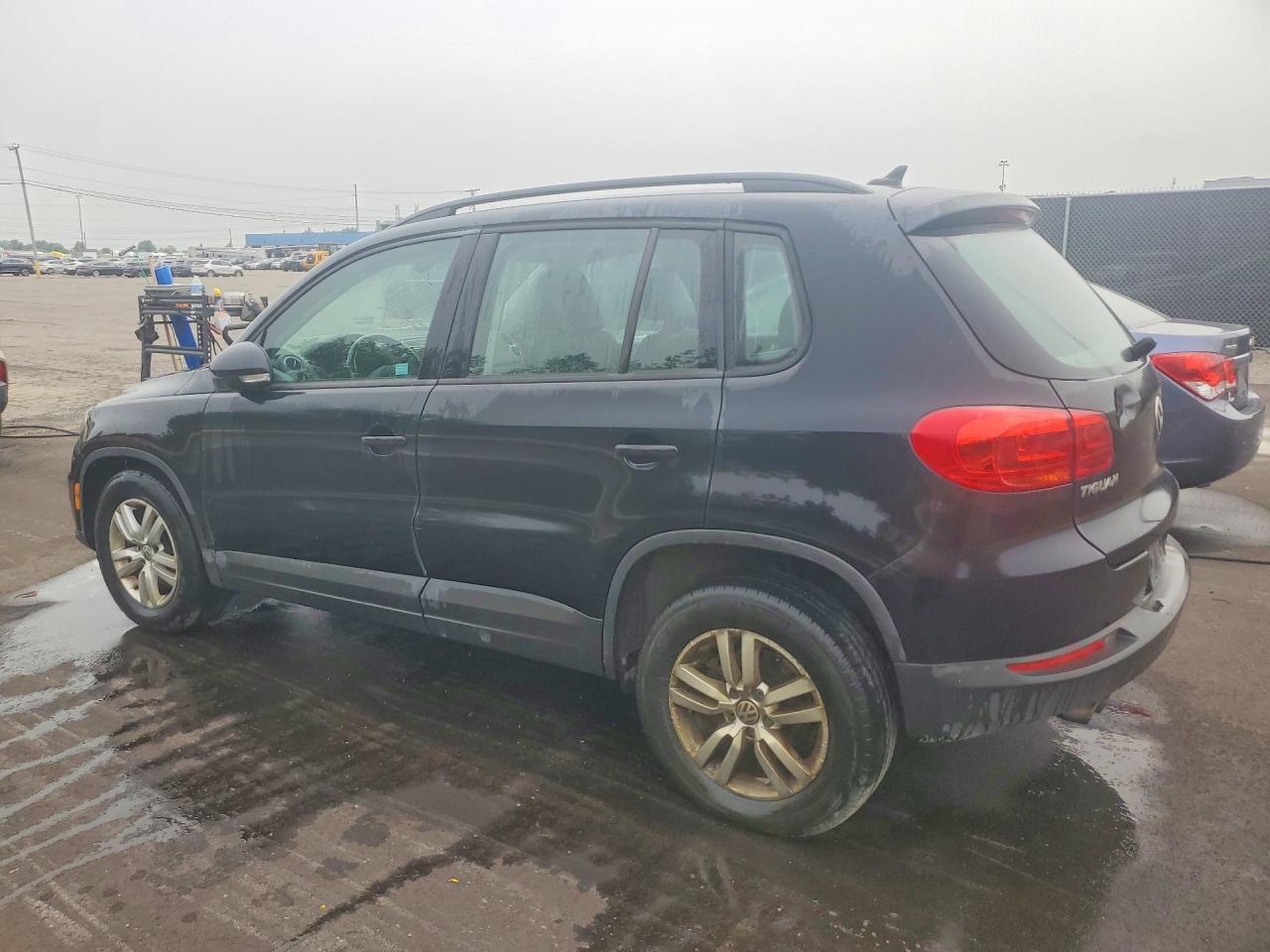 2017 VOLKSWAGEN TIGUAN S — Фото 2 из 13