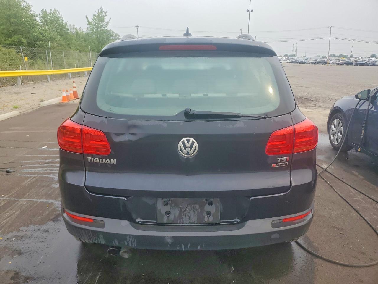 2017 VOLKSWAGEN TIGUAN S — Фото 6 из 13