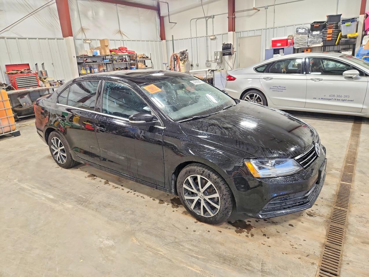 2017 VOLKSWAGEN JETTA SE — Фото 4 из 12