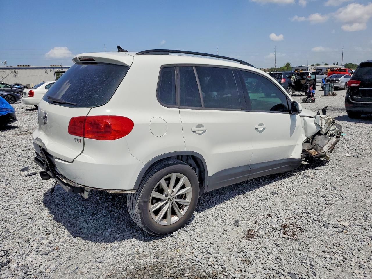 2017 VOLKSWAGEN TIGUAN S — Фото 3 из 14