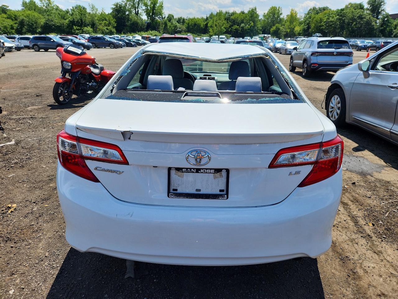 2014 TOYOTA CAMRY LE — Фото 6 из 12