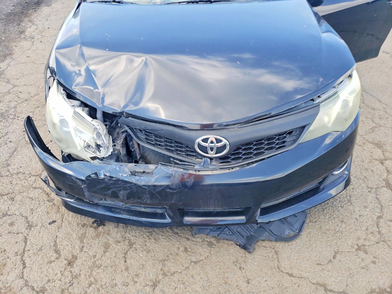 2014 TOYOTA CAMRY SE — Фото 11 из 12