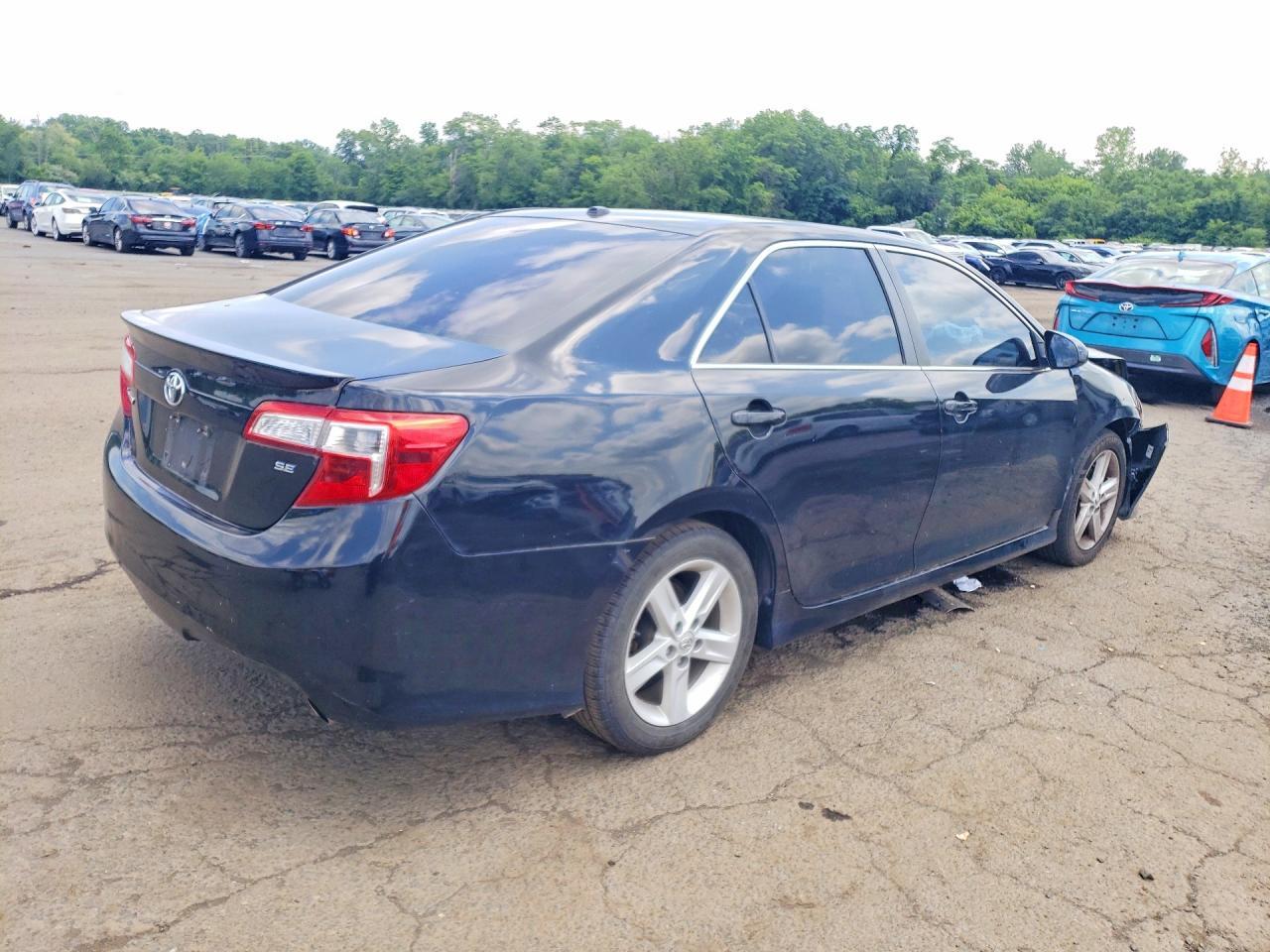 2014 TOYOTA CAMRY SE — Фото 3 из 12