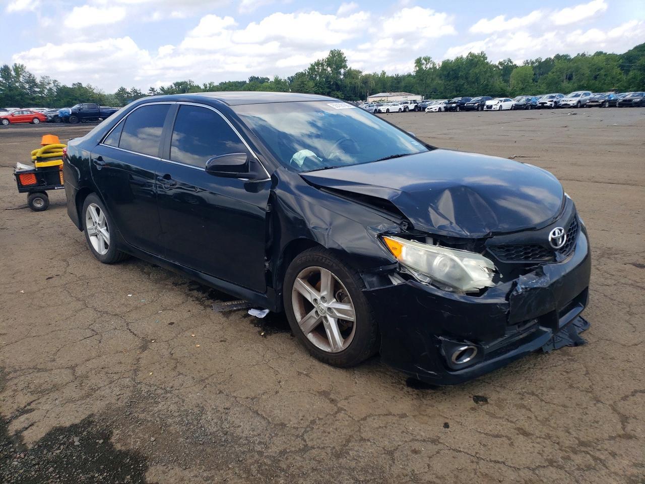 2014 TOYOTA CAMRY SE — Фото 4 из 12