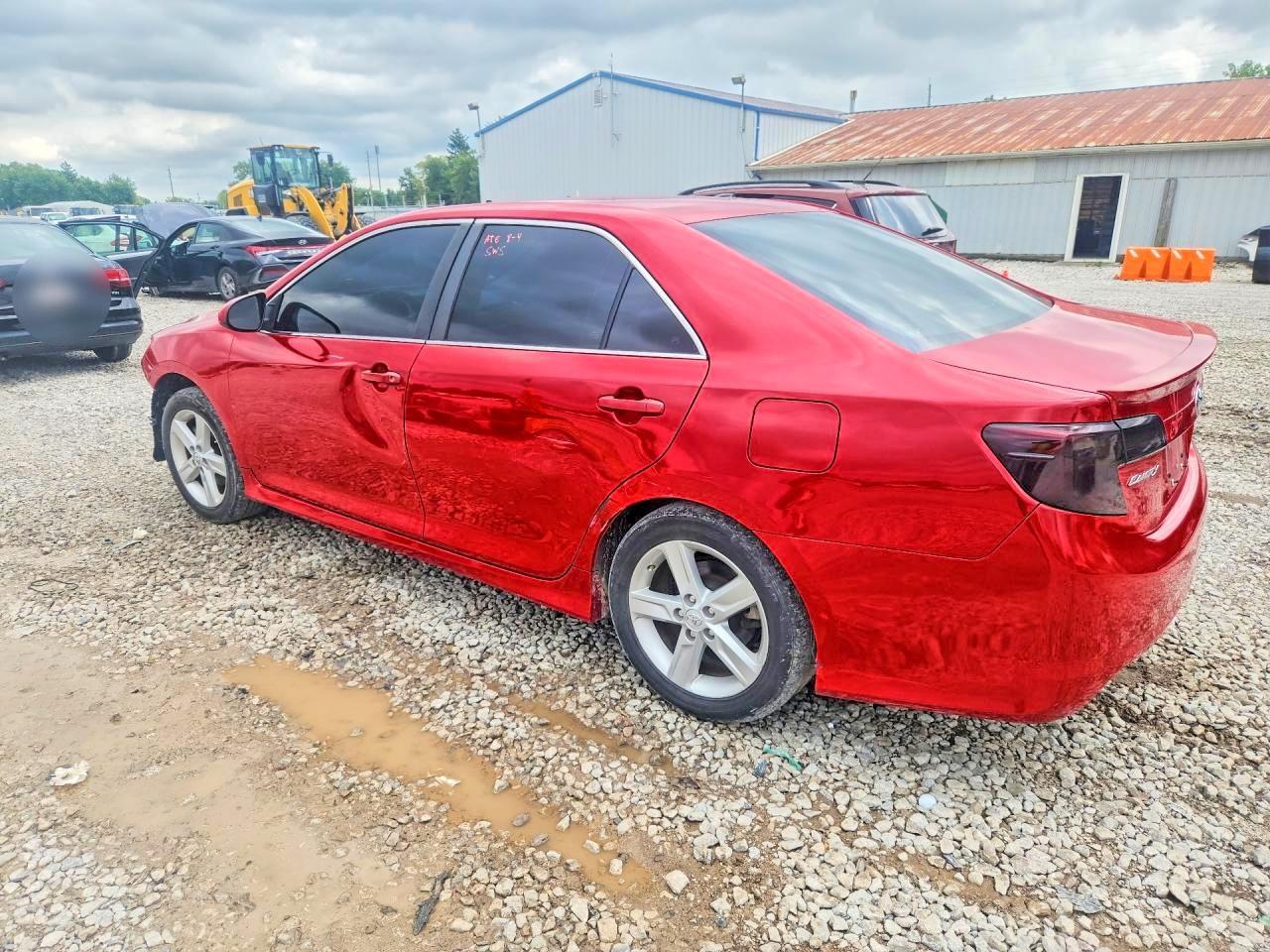 2014 TOYOTA CAMRY SE — Фото 2 из 12