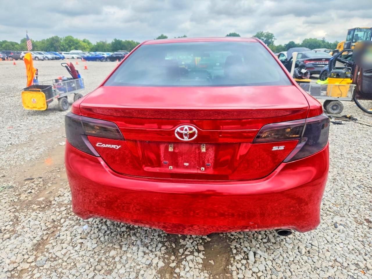 2014 TOYOTA CAMRY SE — Фото 6 из 12
