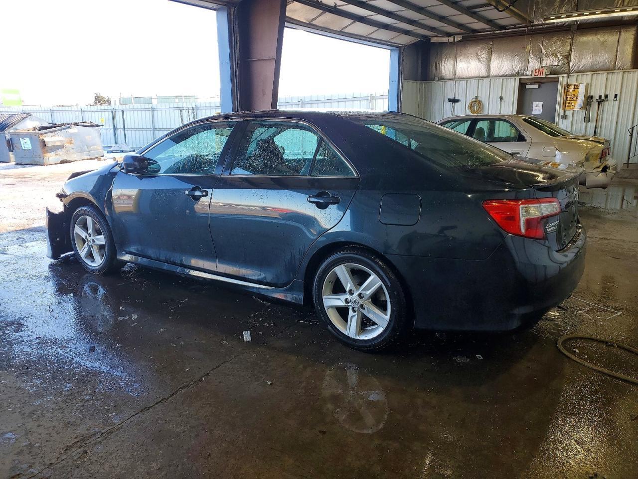 2014 TOYOTA CAMRY SE — Фото 2 из 12