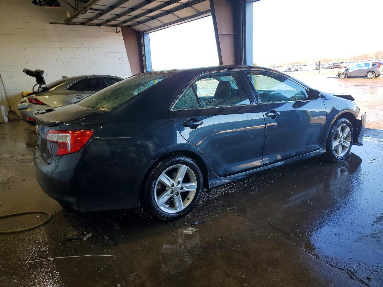 2014 TOYOTA CAMRY SE — Фото 3 из 12