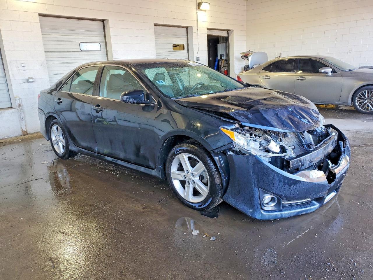 2014 TOYOTA CAMRY SE — Фото 4 из 12