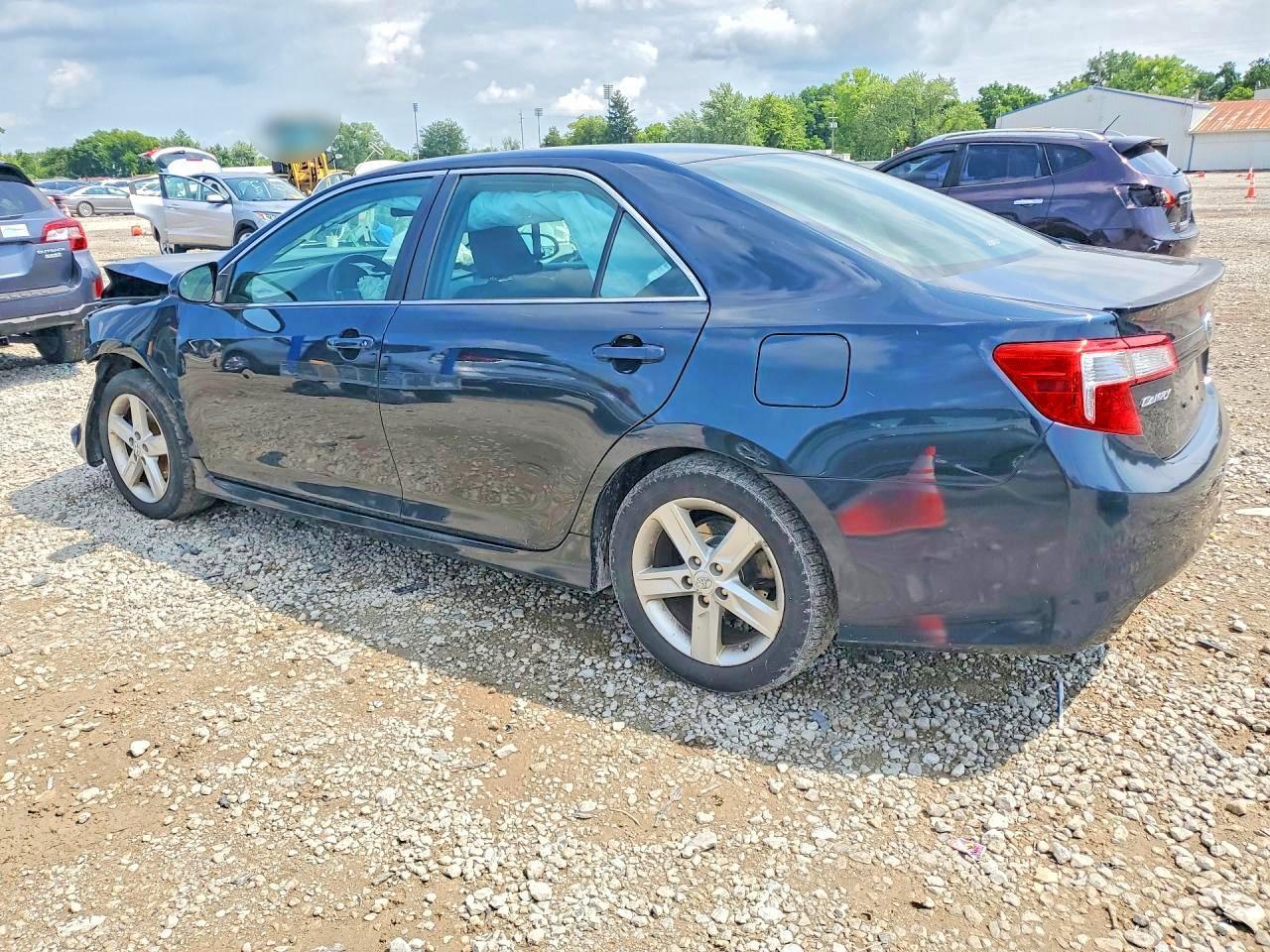 2014 TOYOTA CAMRY SE — Фото 2 из 12