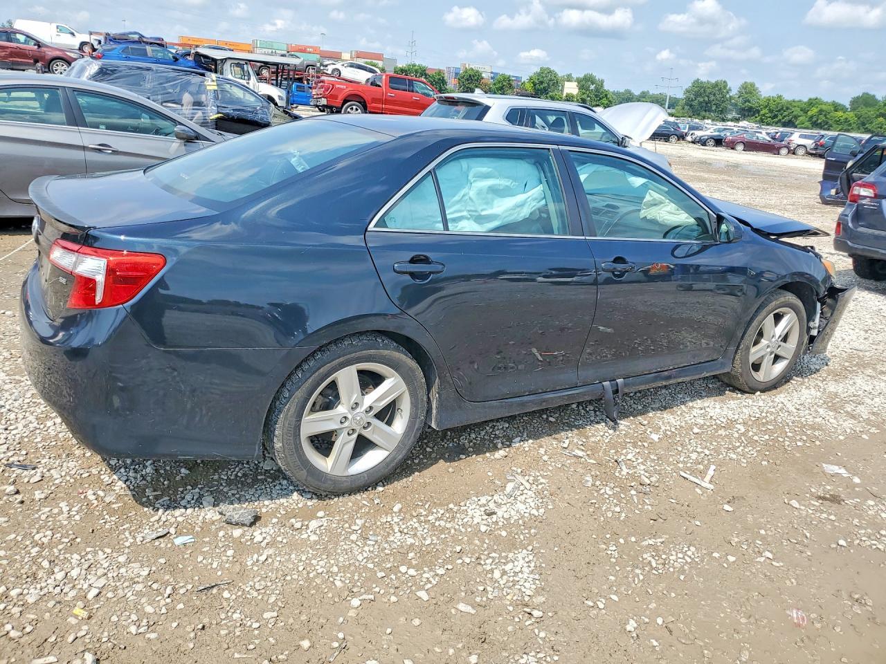 2014 TOYOTA CAMRY SE — Фото 3 из 12