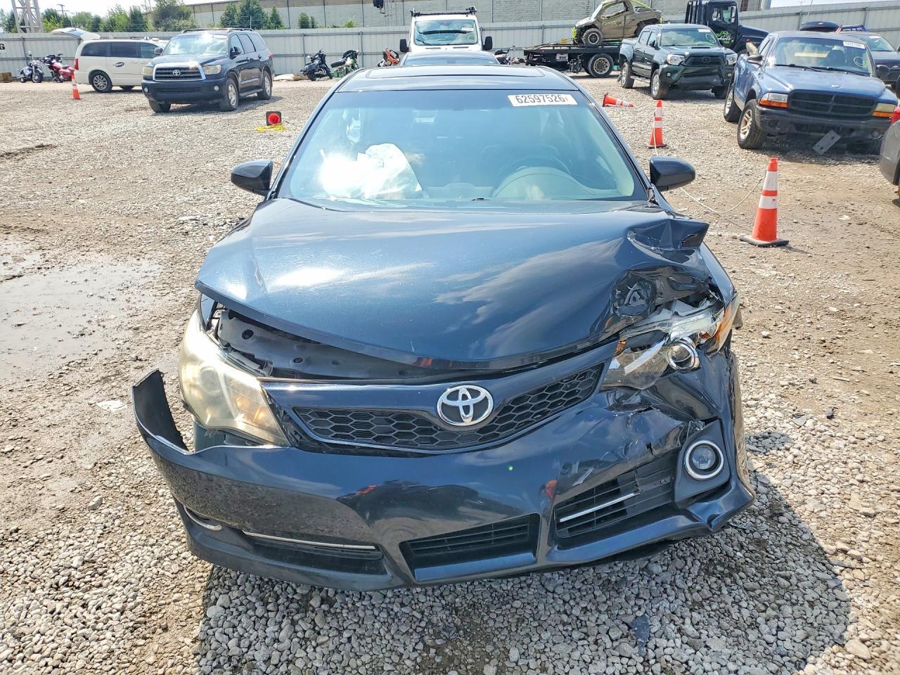 2014 TOYOTA CAMRY SE — Фото 5 из 12