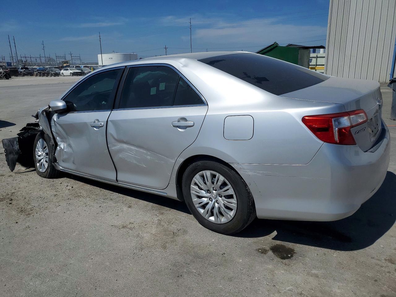 2014 TOYOTA CAMRY LE — Фото 2 из 12