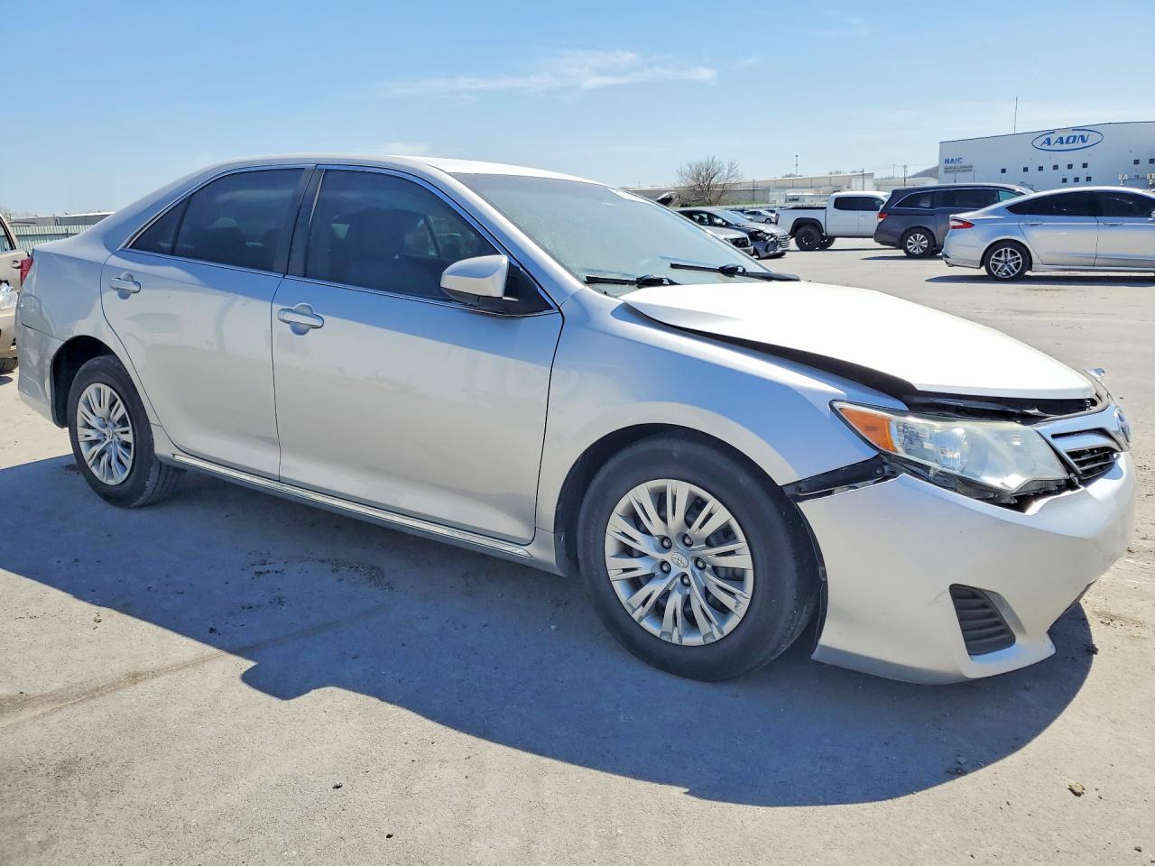 2014 TOYOTA CAMRY LE — Фото 4 из 12