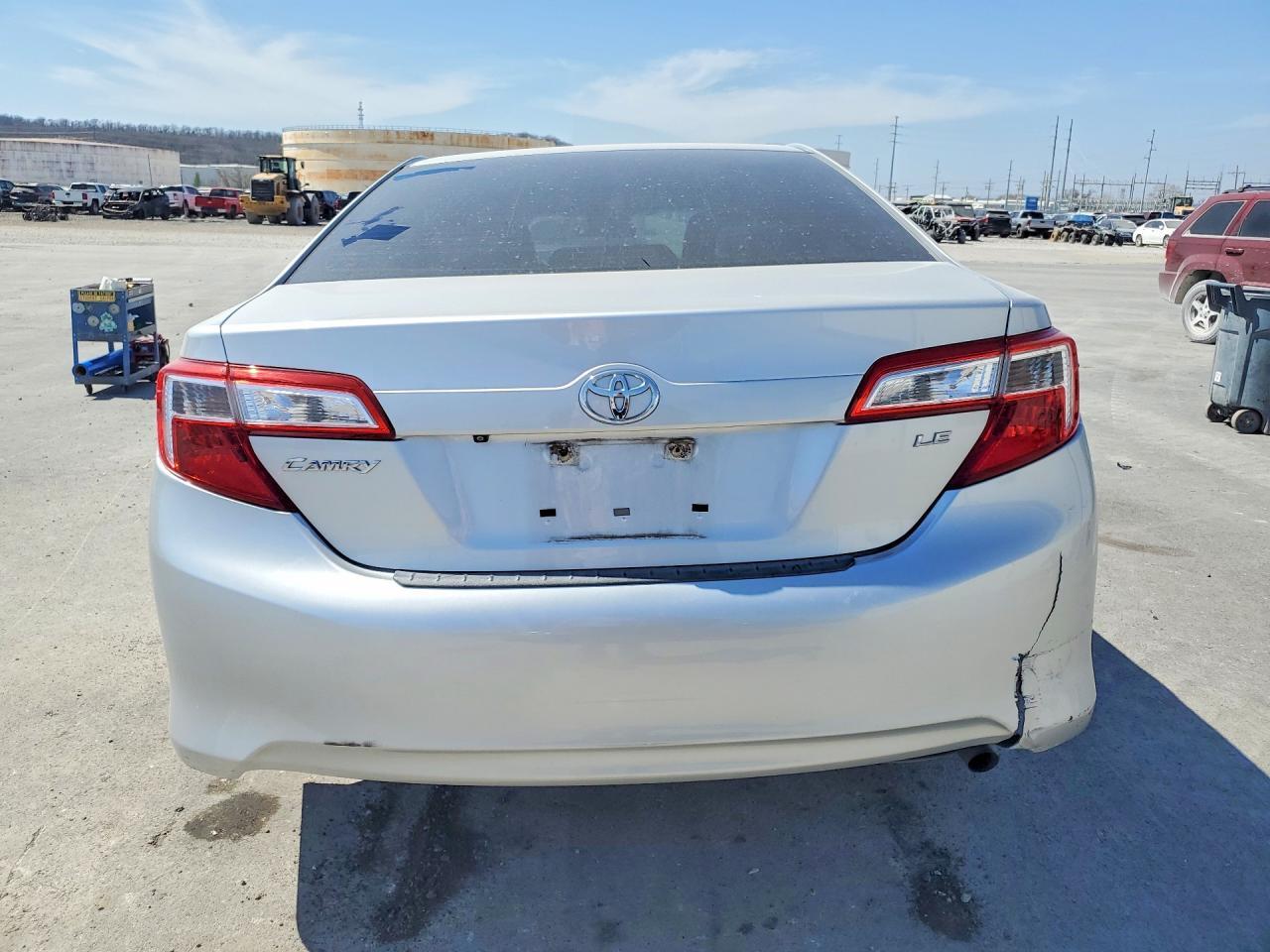 2014 TOYOTA CAMRY LE — Фото 6 из 12