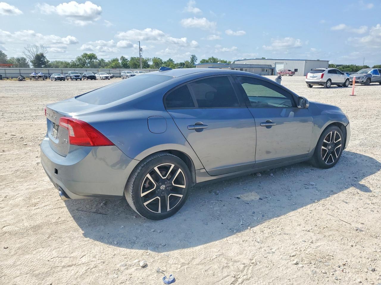 2017 VOLVO S60 T5 — Фото 3 из 12