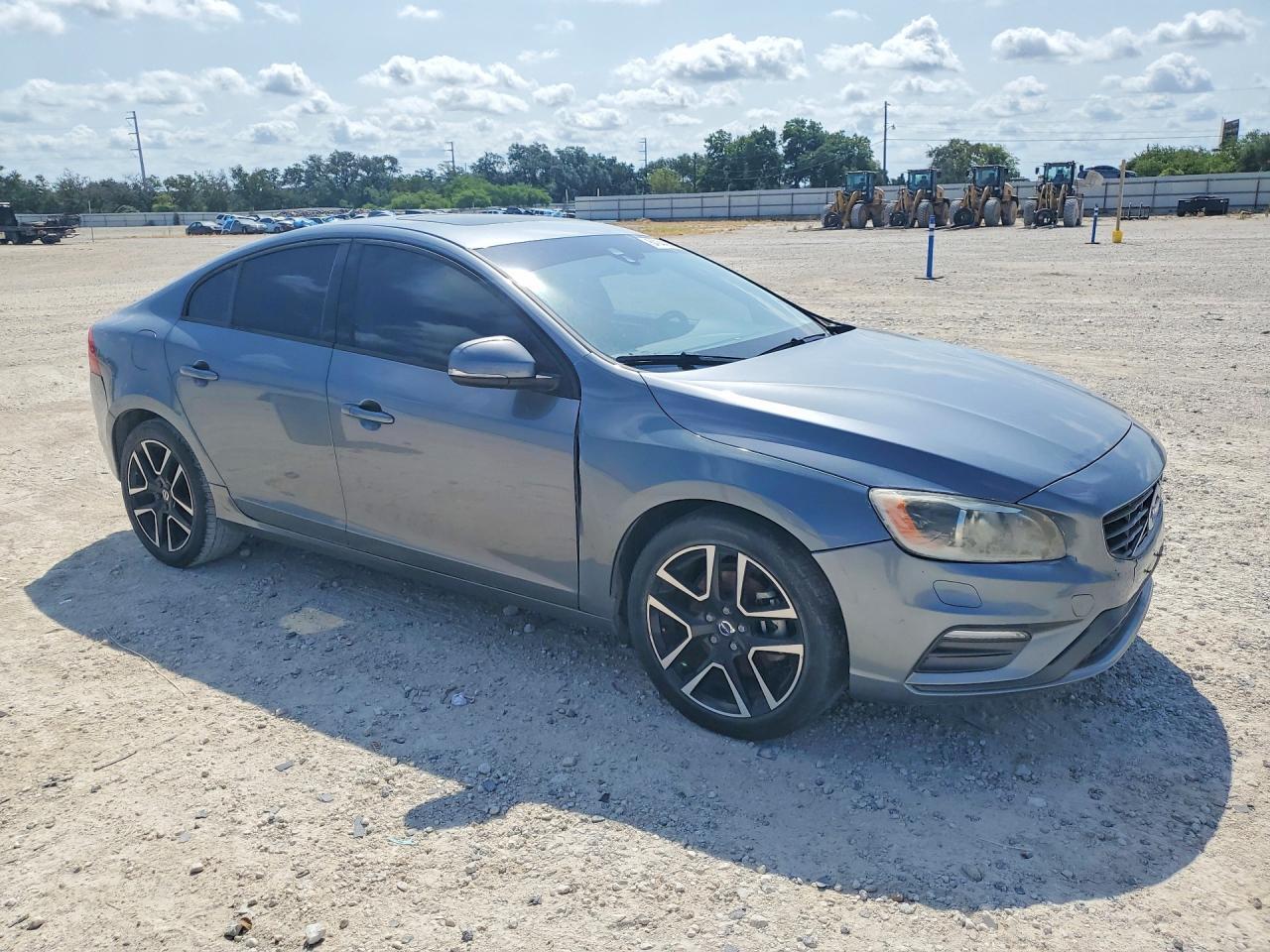 2017 VOLVO S60 T5 — Фото 4 из 12