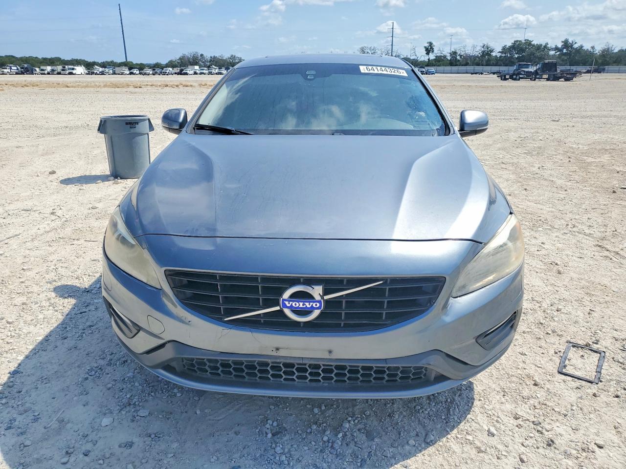 2017 VOLVO S60 T5 — Фото 5 из 12