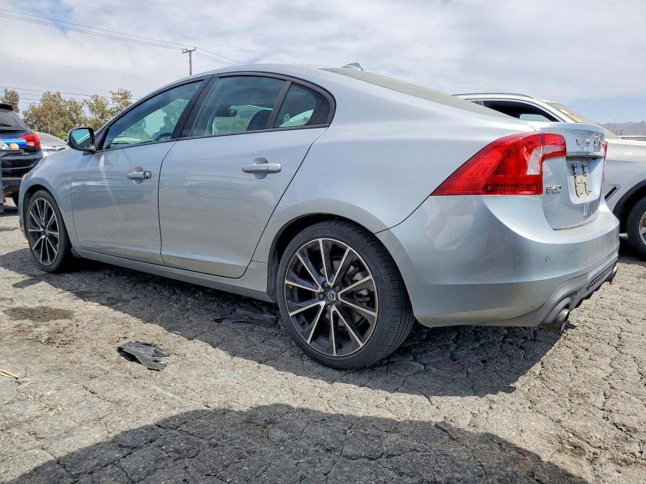 2017 VOLVO S60 — Фото 2 из 12