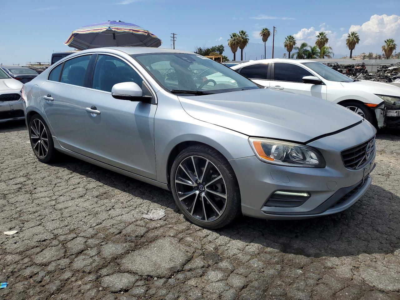 2017 VOLVO S60 — Фото 4 из 12