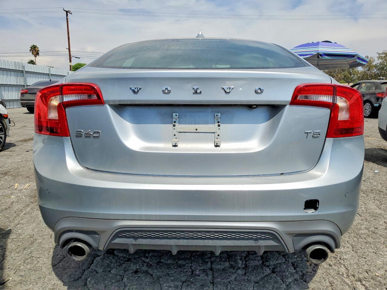 2017 VOLVO S60 — Фото 6 из 12
