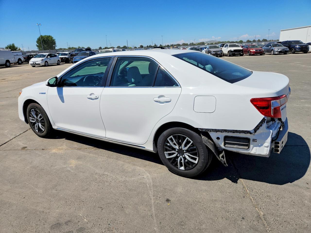 2014 TOYOTA CAMRY HYBRID — Фото 2 из 13