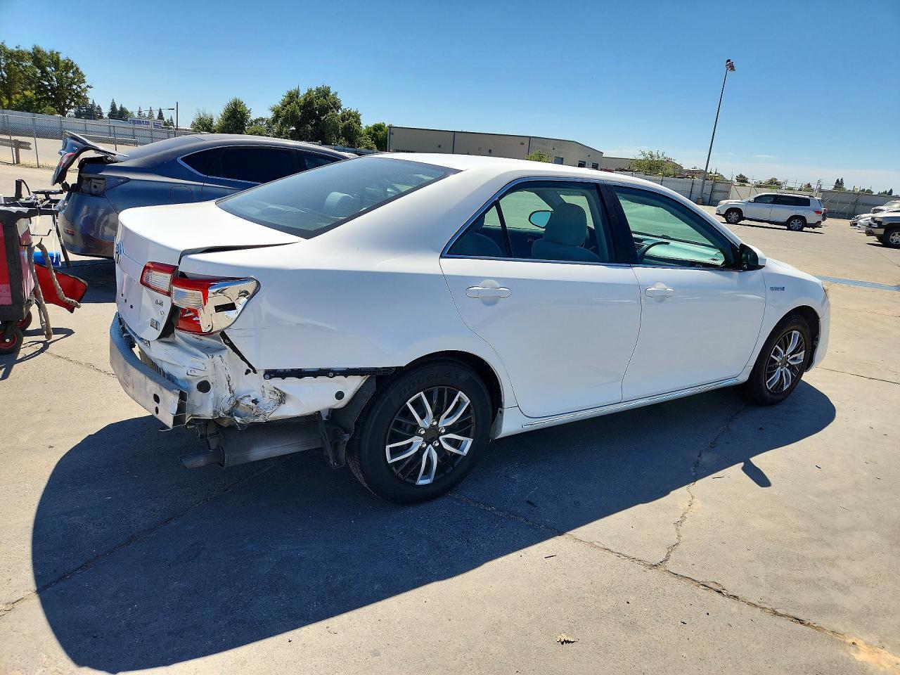 2014 TOYOTA CAMRY HYBRID — Фото 3 из 13