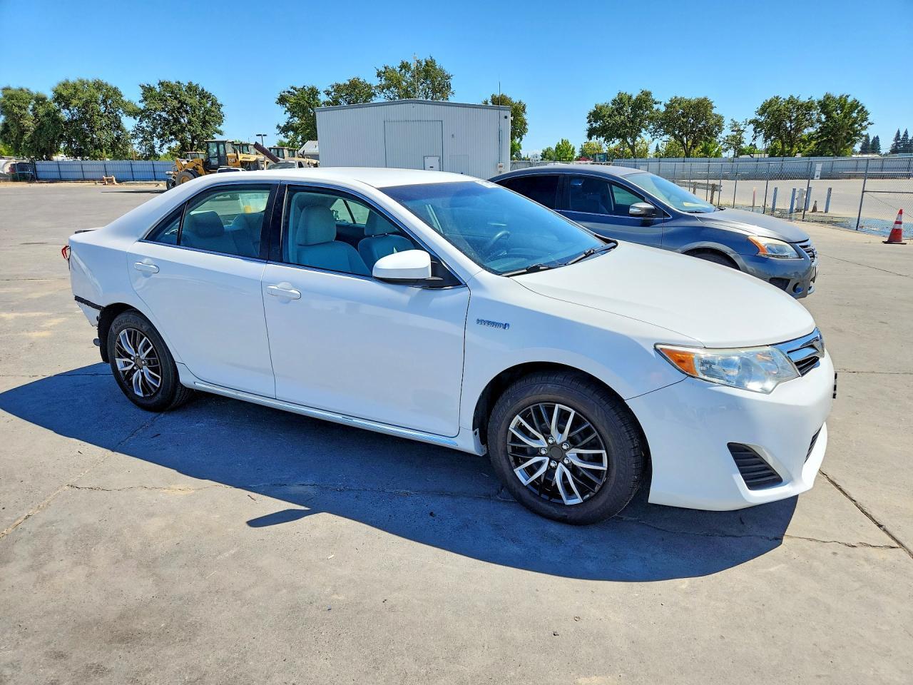 2014 TOYOTA CAMRY HYBRID — Фото 4 из 13