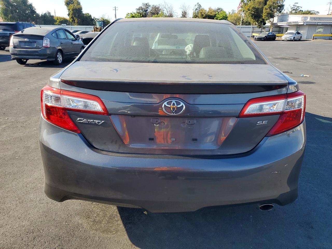 2014 TOYOTA CAMRY SE — Фото 6 из 13
