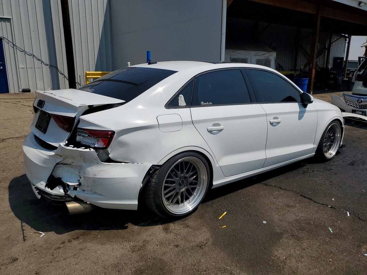 WAUB8GFFXJ1047633 2018 AUDI A3 photo no. 3