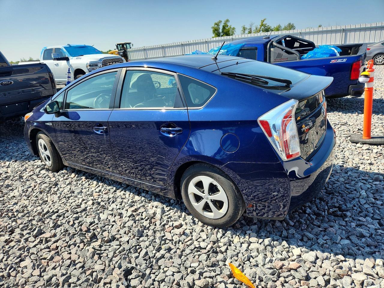 2014 TOYOTA PRIUS TWO — Фото 2 из 12