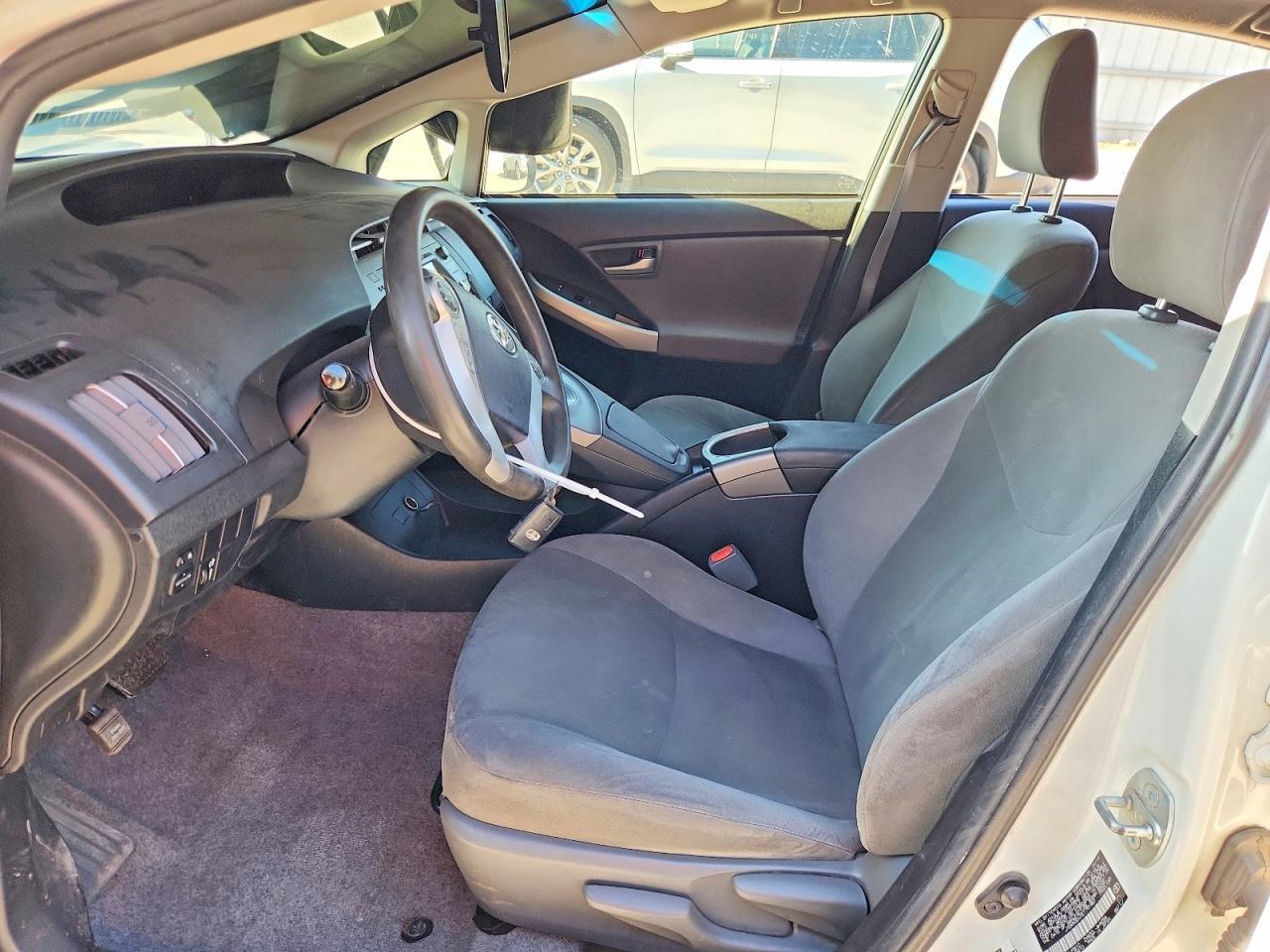 2014 TOYOTA PRIUS — Фото 7 из 12
