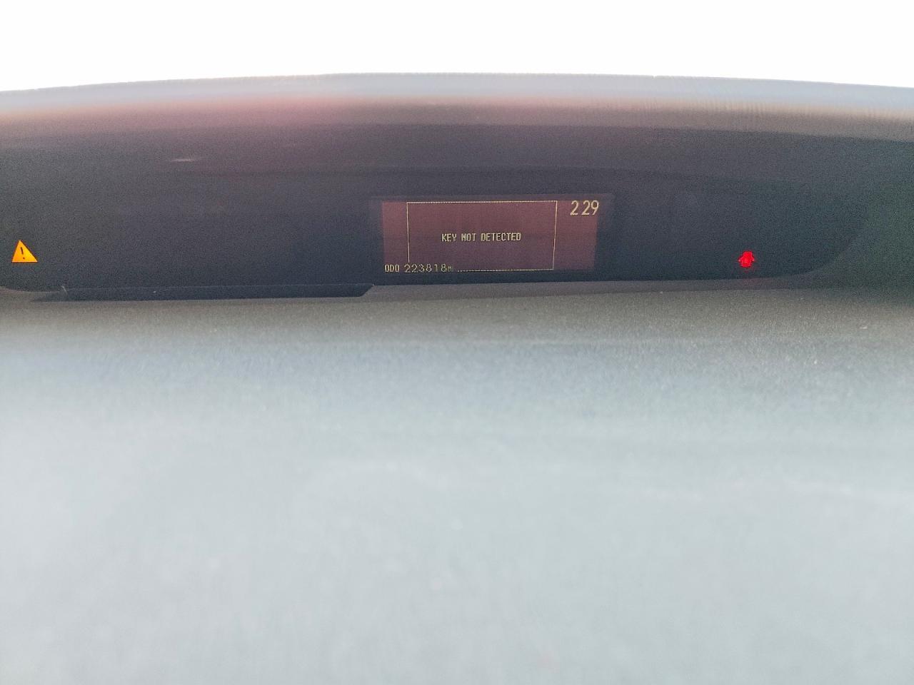 2014 TOYOTA PRIUS — Фото 9 из 12