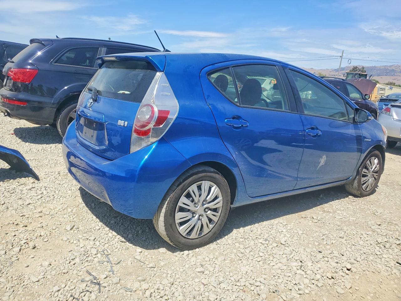 JTDKDTB33E1559985 2014 TOYOTA PRIUS C photo no. 3