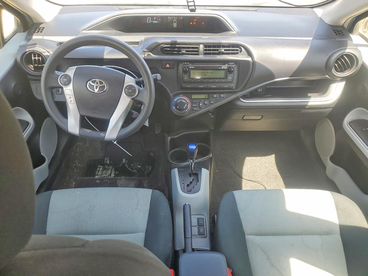 JTDKDTB33E1559985 2014 TOYOTA PRIUS C photo no. 8