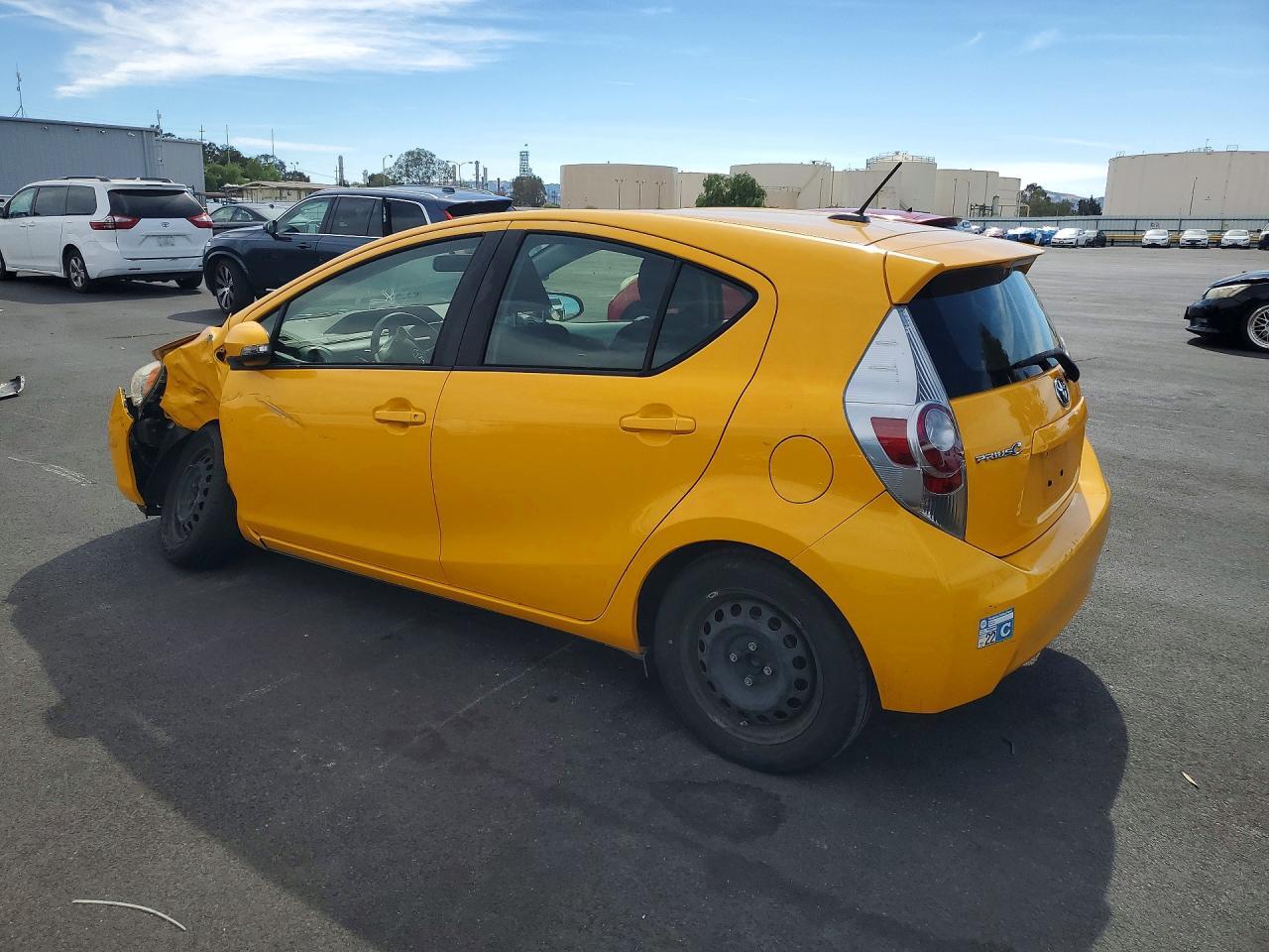 2014 TOYOTA PRIUS C THREE — Фото 2 из 12