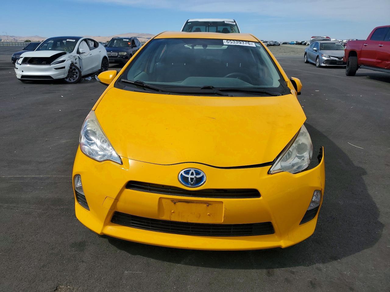 2014 TOYOTA PRIUS C THREE — Фото 5 из 12