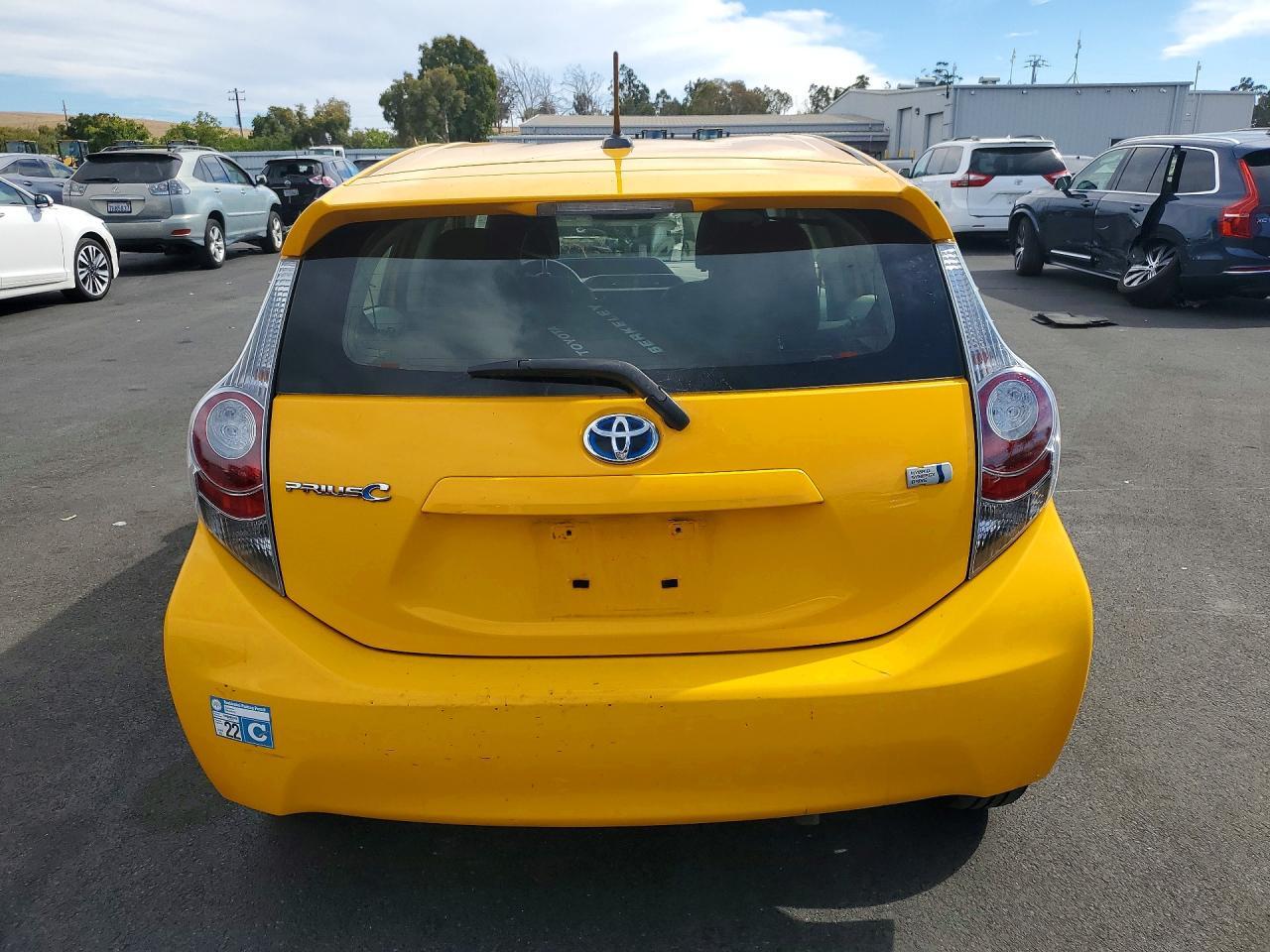 2014 TOYOTA PRIUS C THREE — Фото 6 из 12