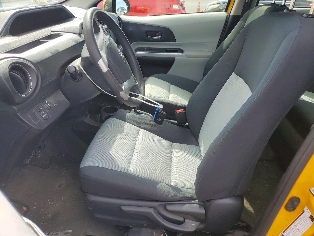 2014 TOYOTA PRIUS C THREE — Фото 7 из 12